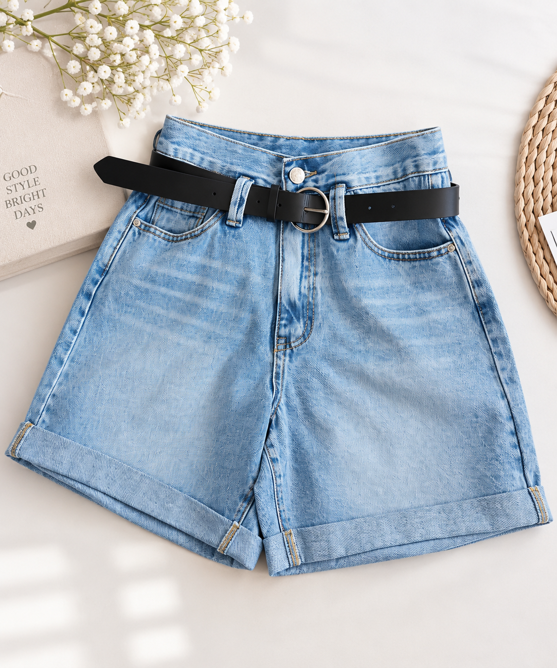 Дамски дънкови къси панталони „Denim Breeze“ с колан - Image 2