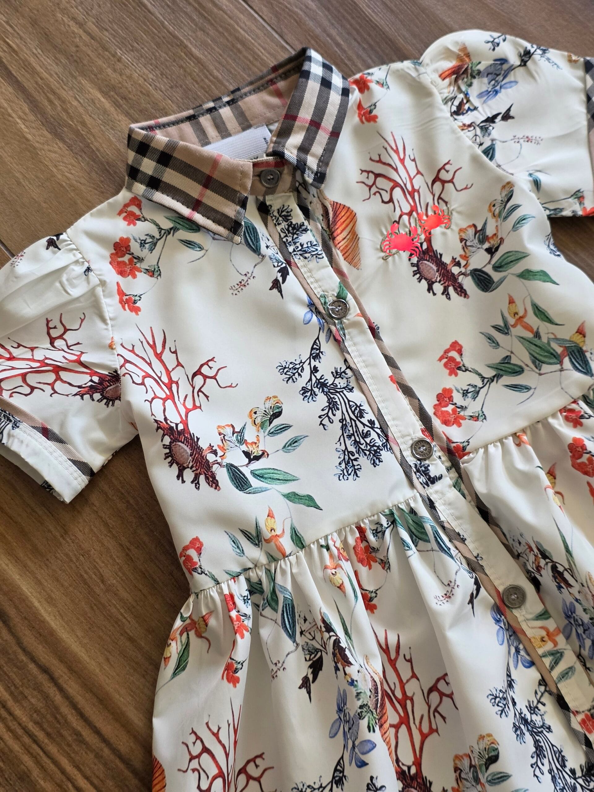 Елегантна детска рокля „Floral Charm“ с принт и карирана яка - Image 2