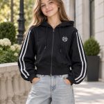 Черно късо горнище с качулка и бели ленти за момиче 140–164 см